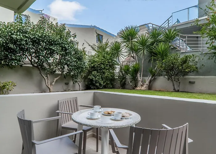 Manos Beachside Apartments