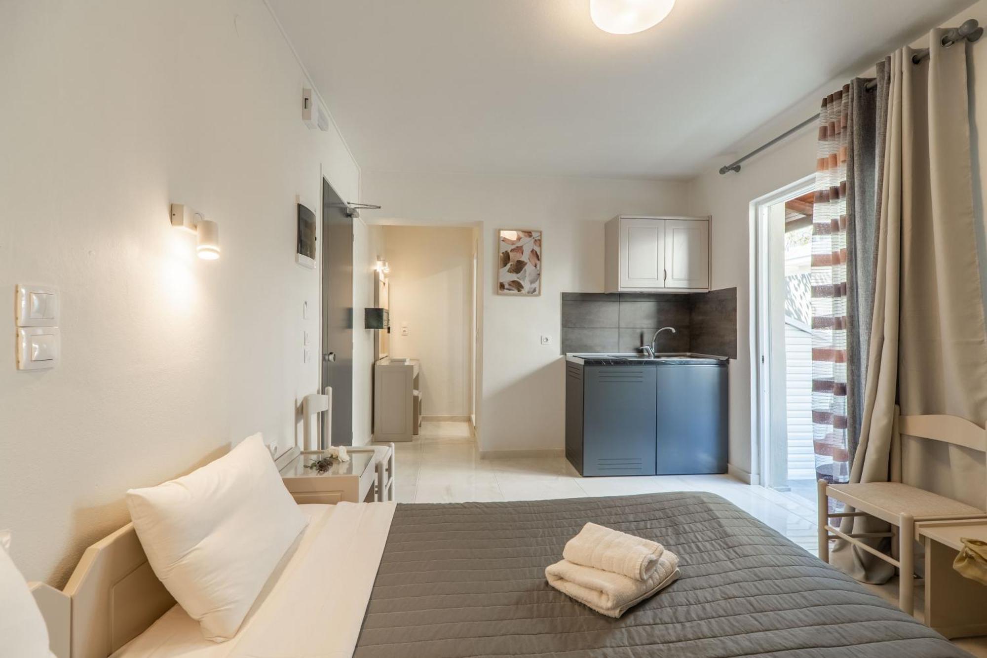 Manos Beachside Apartment