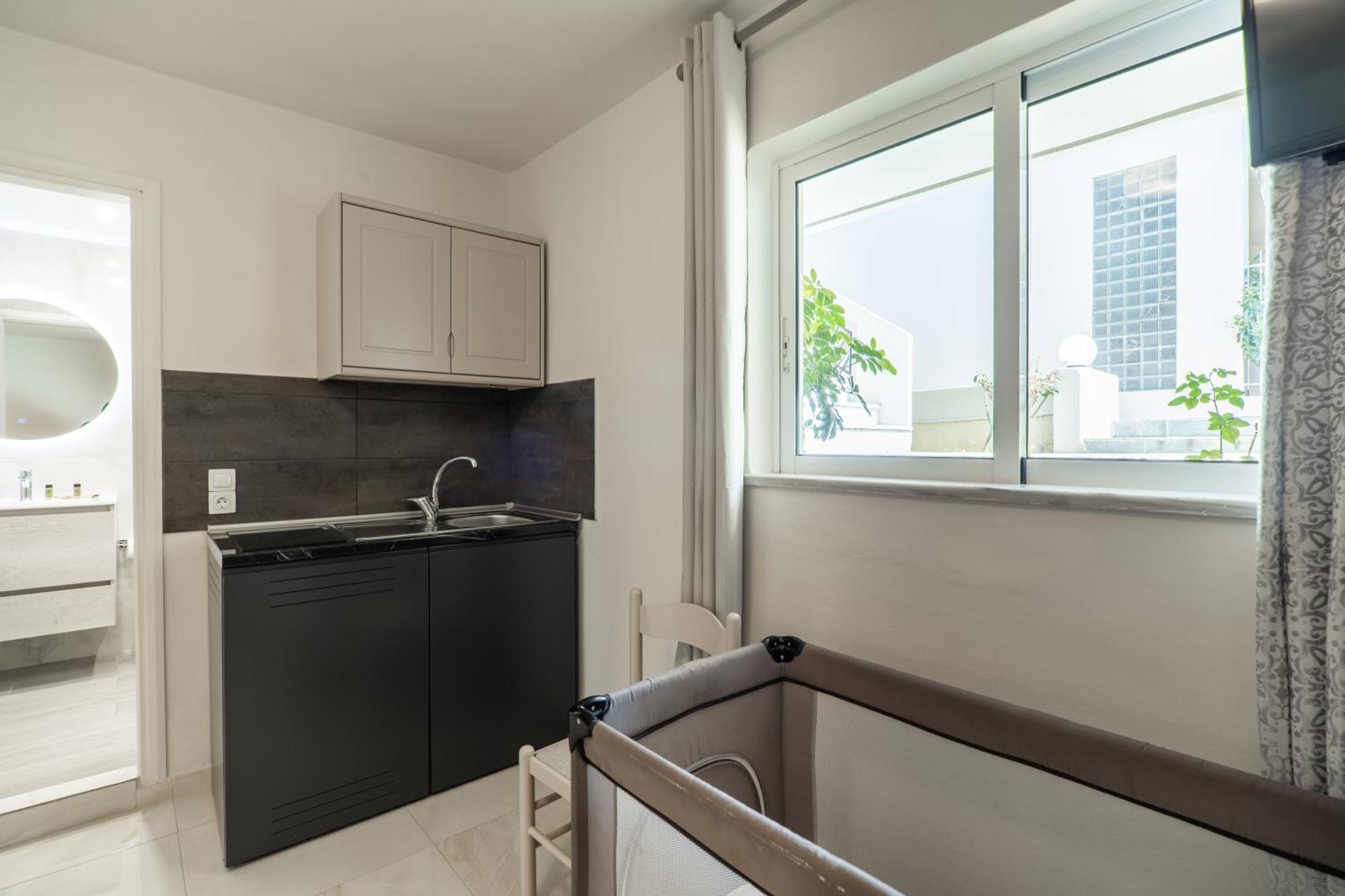 Manos Beachside Apartment *