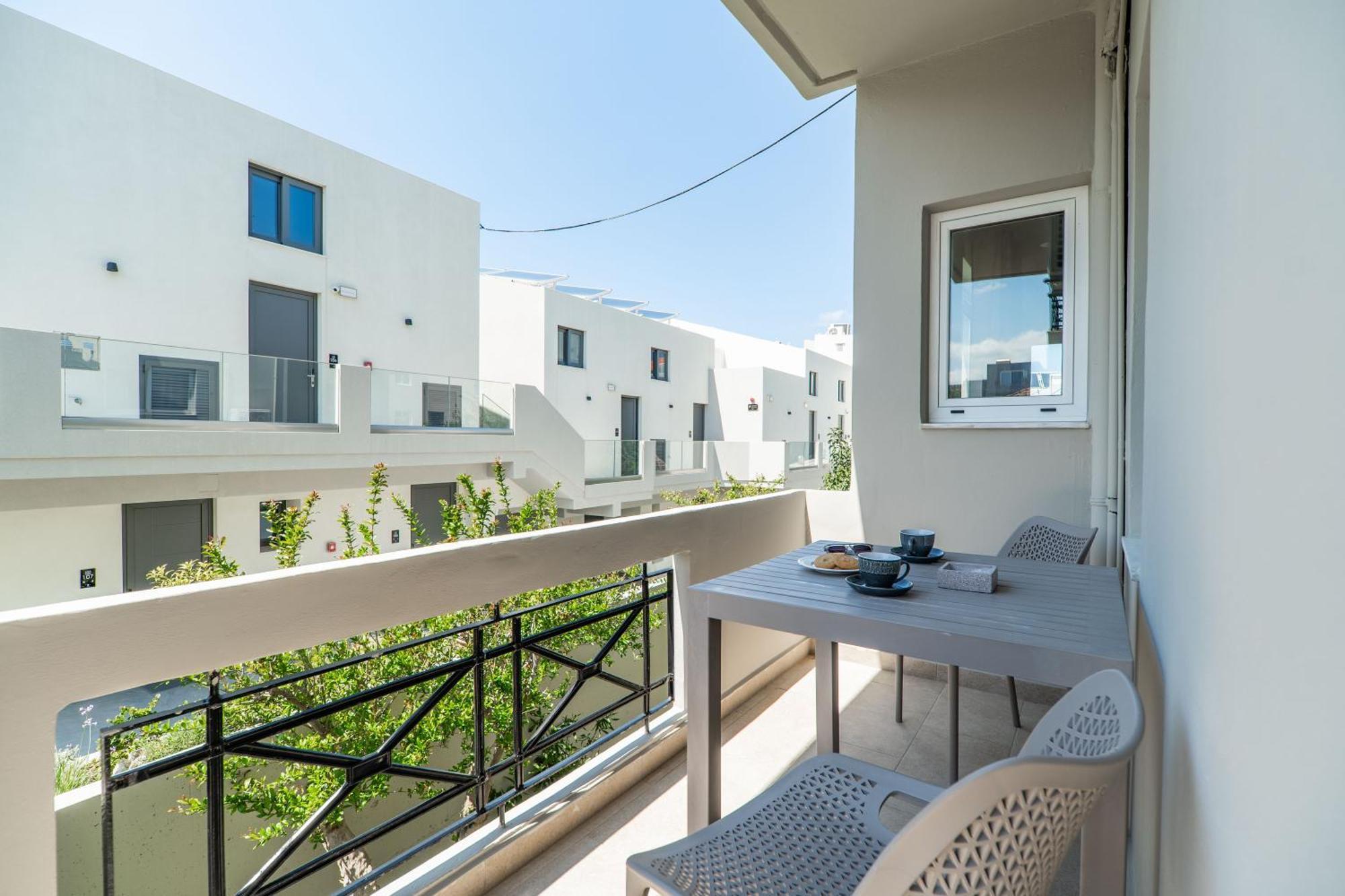 Manos Beachside * Agia Marina (Crete)