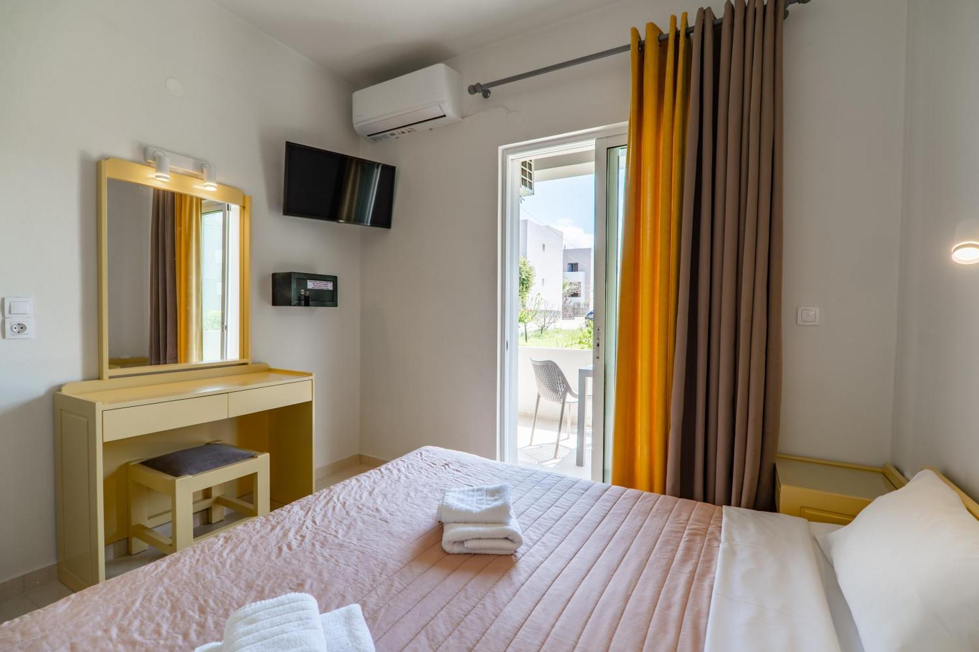 Manos Beachside Apartment *