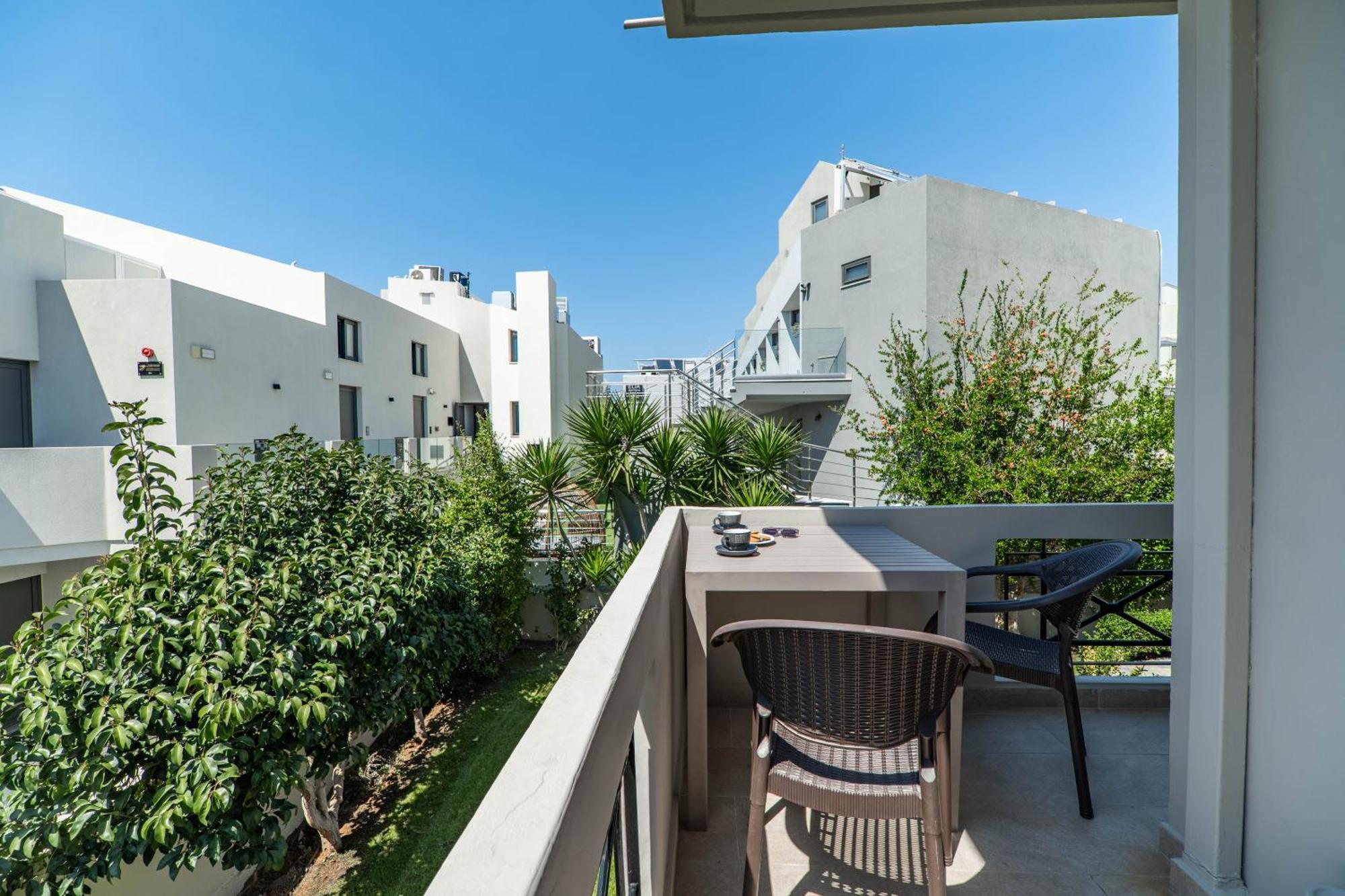Apartment Manos Beachside Agia Marina (Crete)