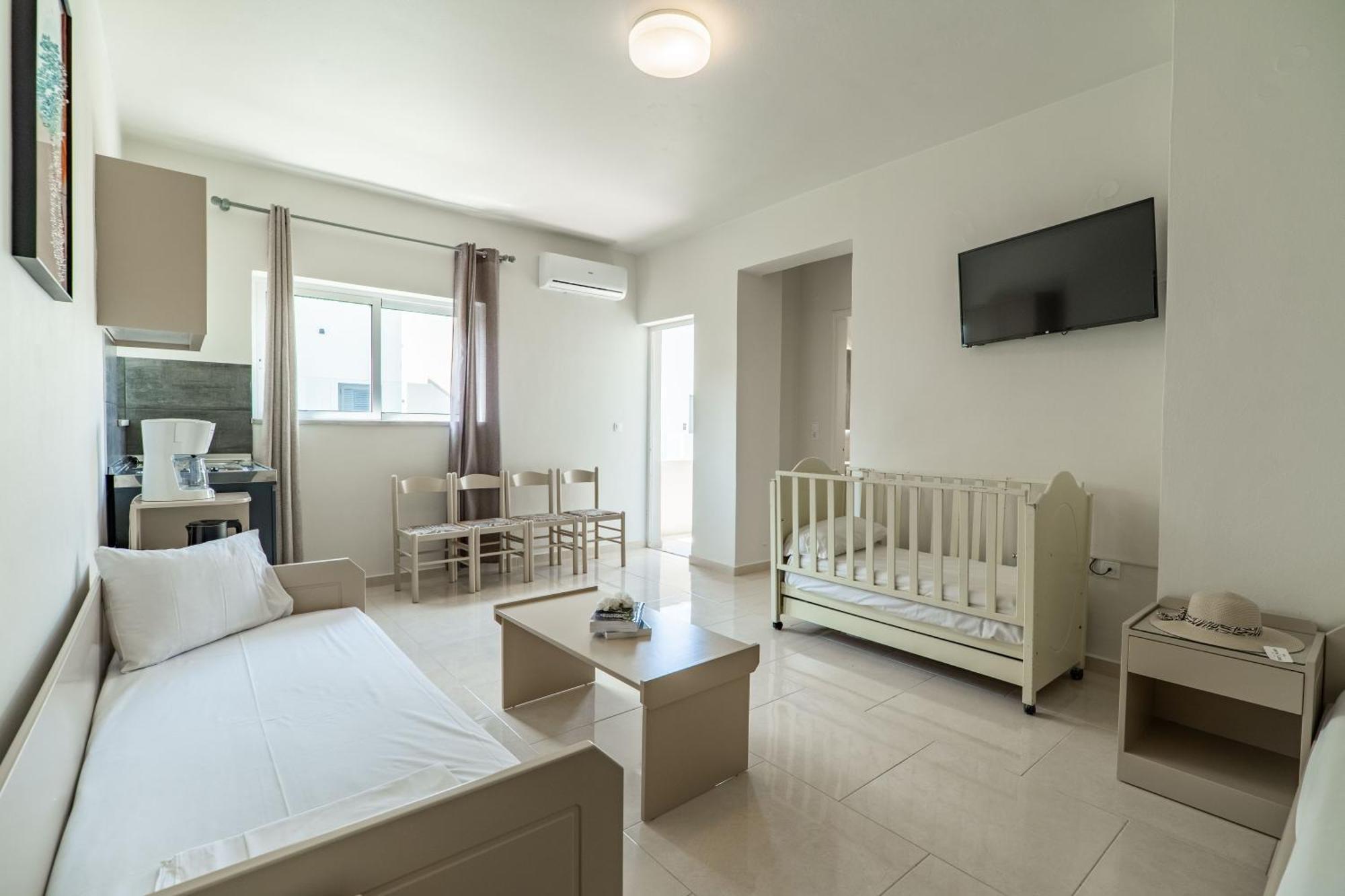 Apartment Manos Beachside Agia Marina (Crete)